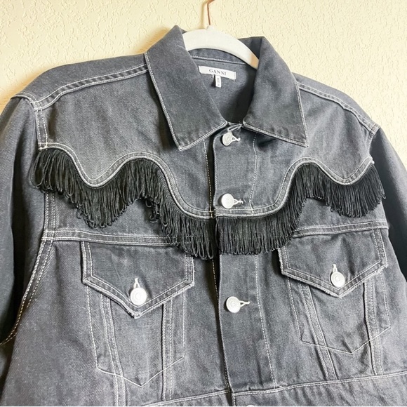 Ganni Rienzi Cropped Fringe Denim Jacket Washed
Black Size 36 Small - Picture 9 of 16